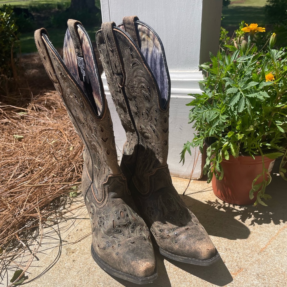 Laredo cowgirl boots